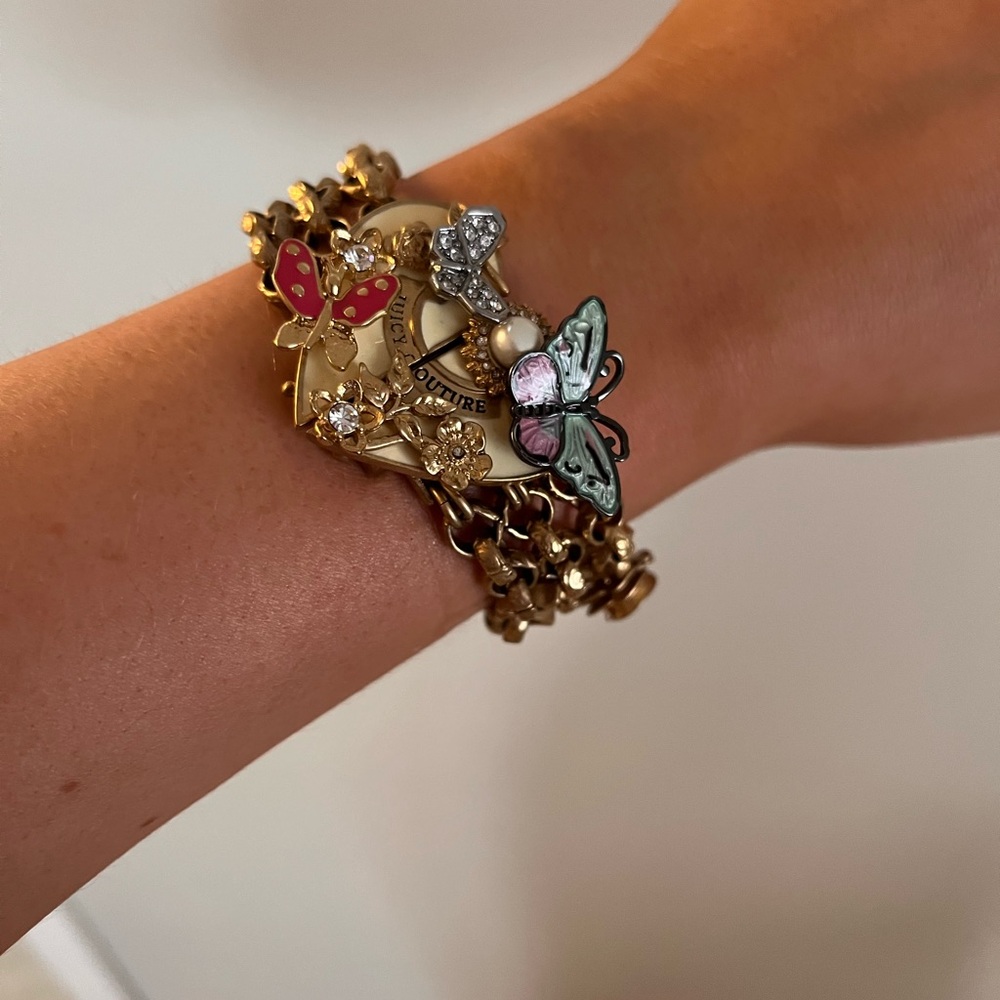 Vintage Juicy Couture Y2K chunky bracelet. Comes with box.